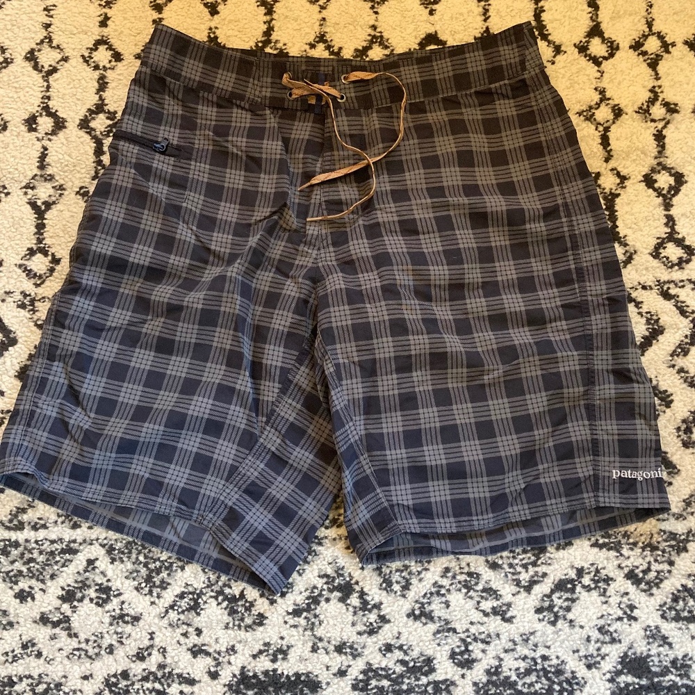 Patagonia Board Shorts Swim Trunks Mens 33 Navy Check Performance Summer EUC